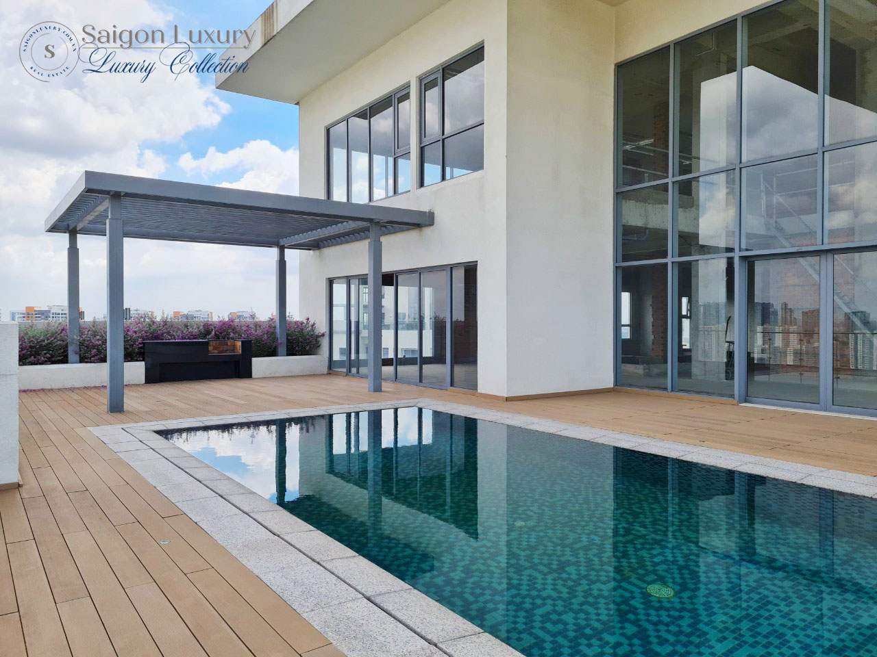 Thiết kế độc đáo với sân vườn + hồ bơi rộng hơn 200m2