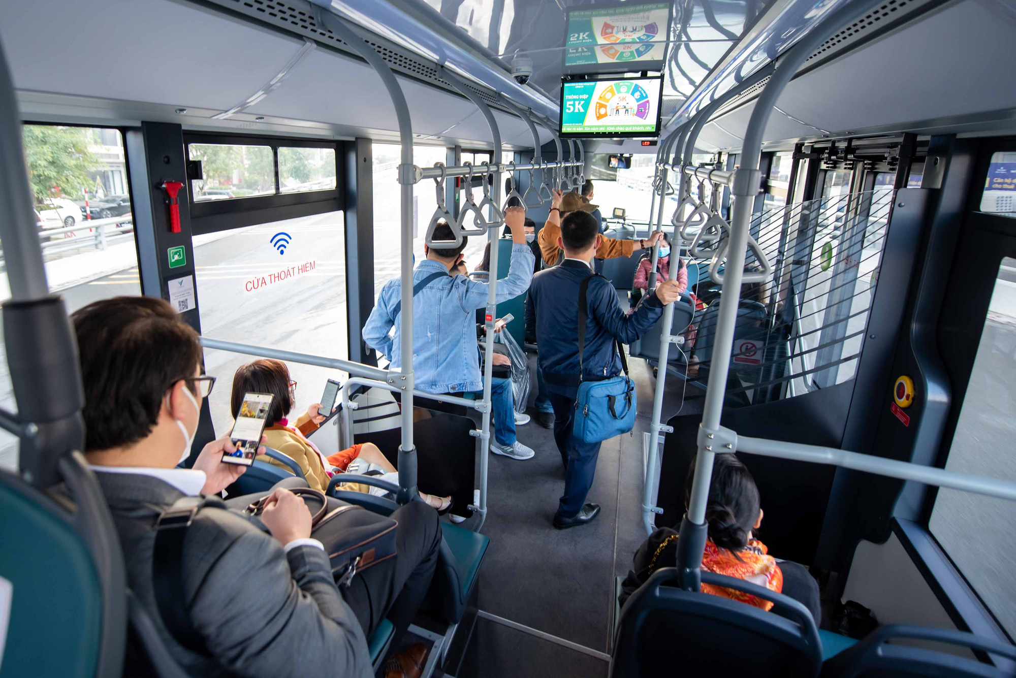 Xe buyt điện Vinbus vận tải hành khách