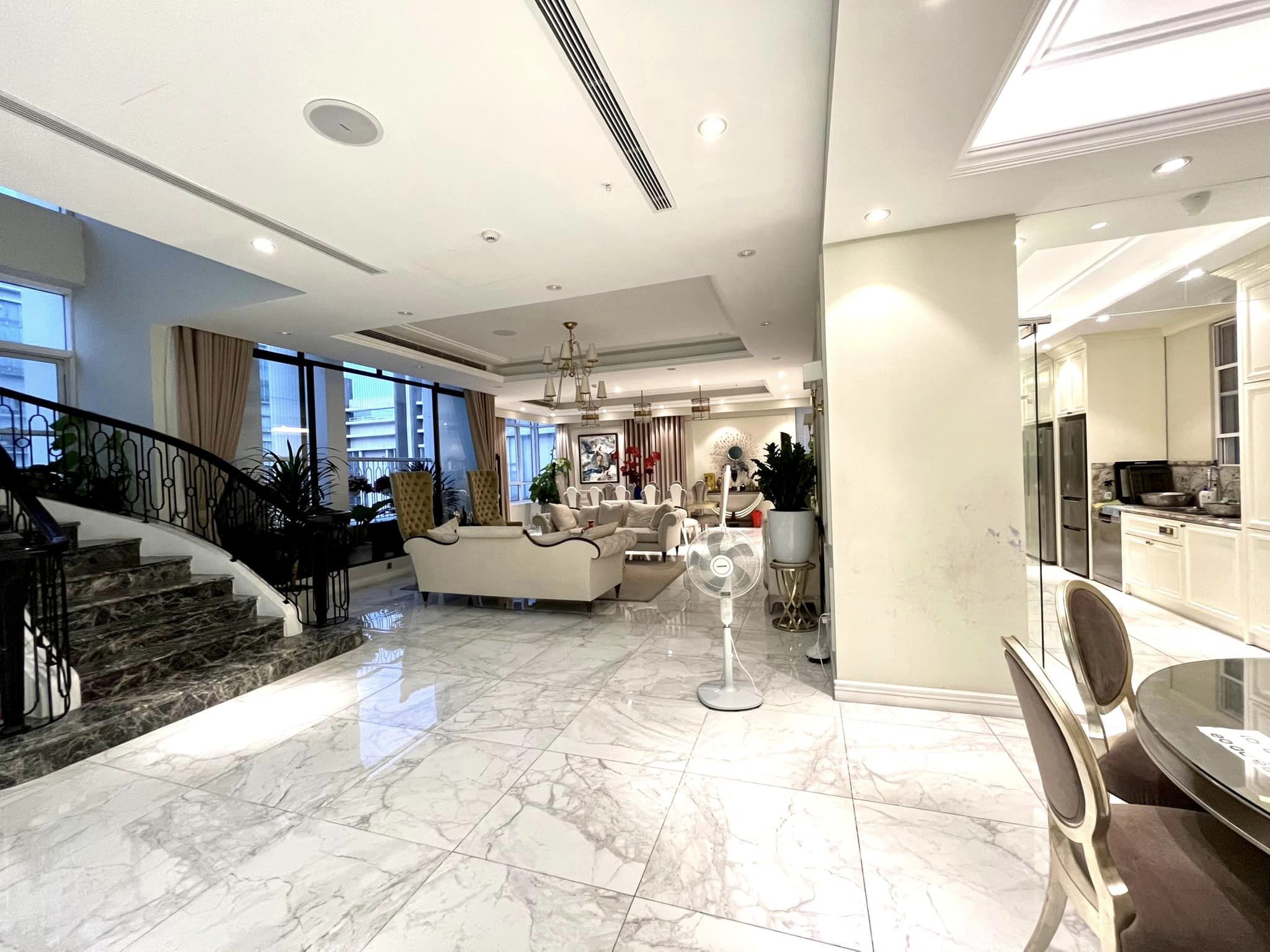 Selling Super Premium Penthouse Villa SunRise City District 7
