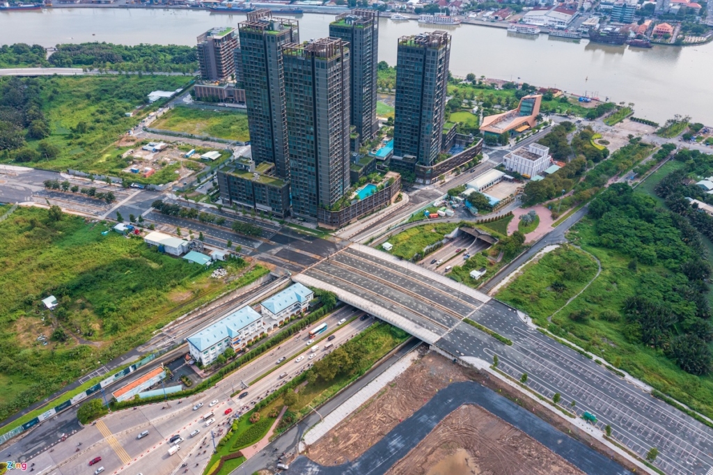 Kế bên là hầm Thủ Thiêm và dự án Empire City