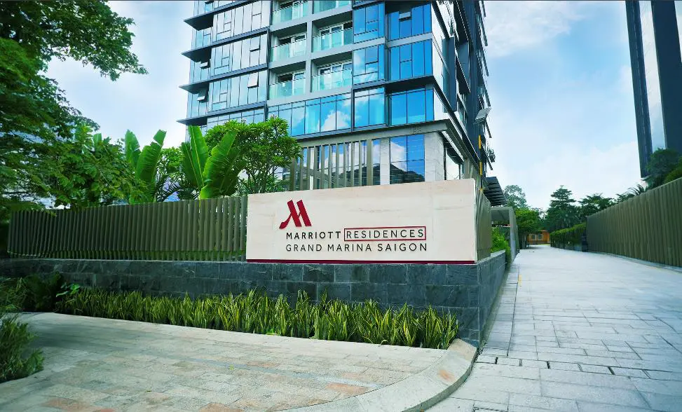 Bảng hiệu thương hiệu Marriott tại Grand Marina Saigon