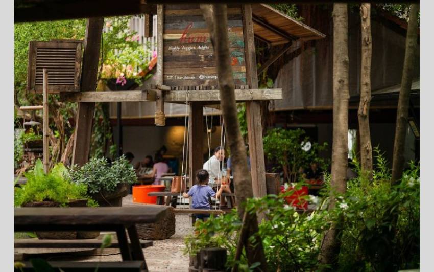 Hum Vegetarian, Garden & Restaurant