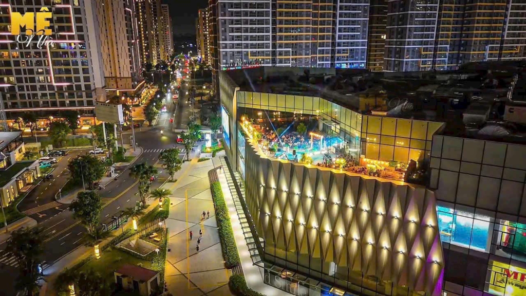 Cách nhà chỉ 50m, cộng đồng cư dân hào hứng chào đón Vincom Mega Mall (lớn nhất miền Nam) sẽ khai trương vào ngày đầu tiên tháng 6 – Nơi đáp ứng trọn vẹn nhu cầu giải trí – mua sắm – ăn uống cho cả gia đình.
