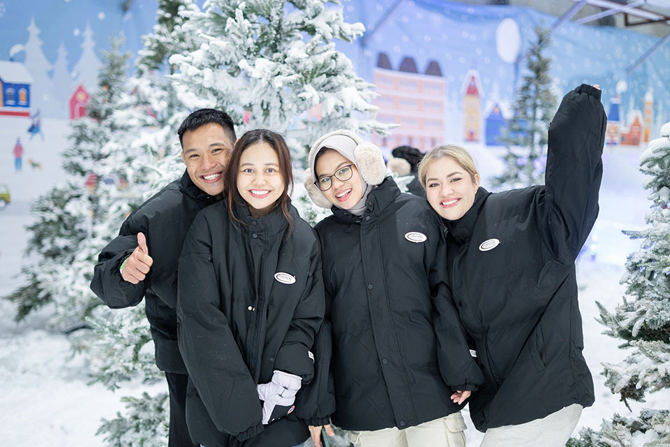 Check-in mùa giáng sinh độc đáo cùng nhóm bạn. Ảnh: Fantasy On Ice.