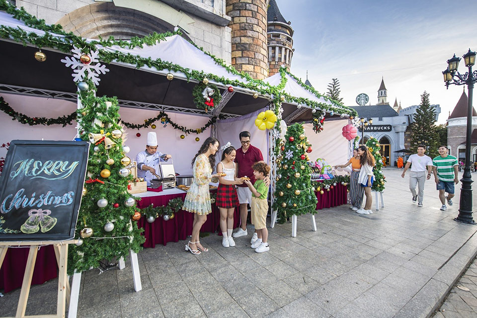 Hội chợ Marche De Noel với vô vàn trải nghiệm đặc sắc. Ảnh VinWonders