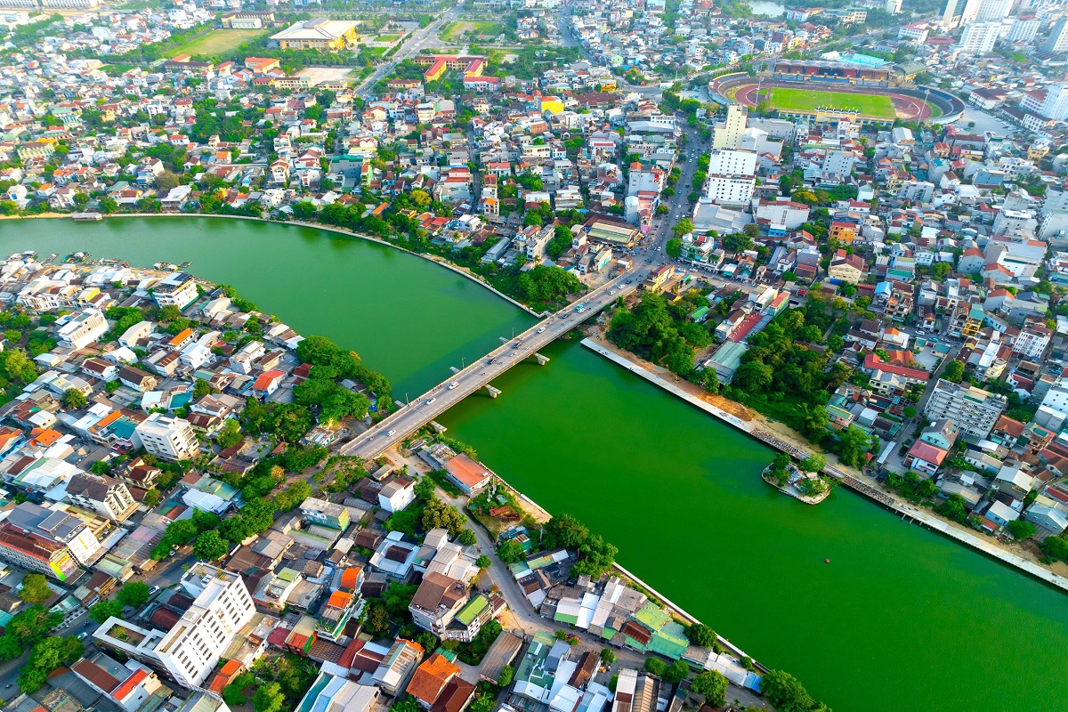 Đường đi bộ ven sông Như Ý tại Thành phố Huế