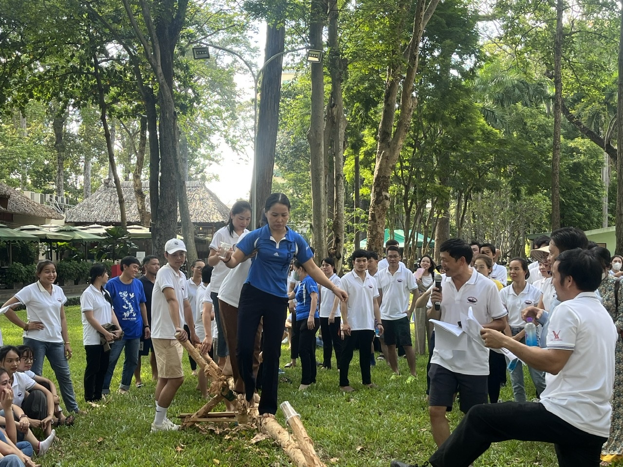 Sôi nổi các hoạt động giao lưu văn hóa, thể thao chào mừng ngày truyền thống VPCP