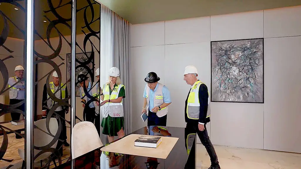 Mọi công đoạn hoàn thiện dinh thự đều được các chuyên gia, đội ngũ giàu kinh nghiệm từ Elie Saab và Masterise Homes giám sát để bảo đảm chất lượng hoàn thiện theo tiêu chuẩn từ nhà thiết kế Elie Saab.