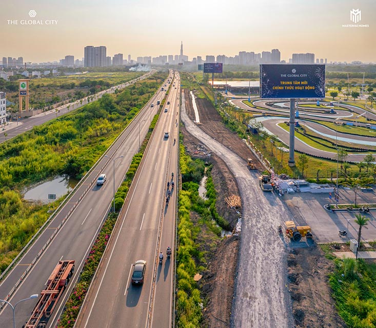 Đường dẫn kết nối đường cao tốc đến đường D3 (đường nội bộ The Global City) đang tiếp tục triển khai theo đúng tiến độ.