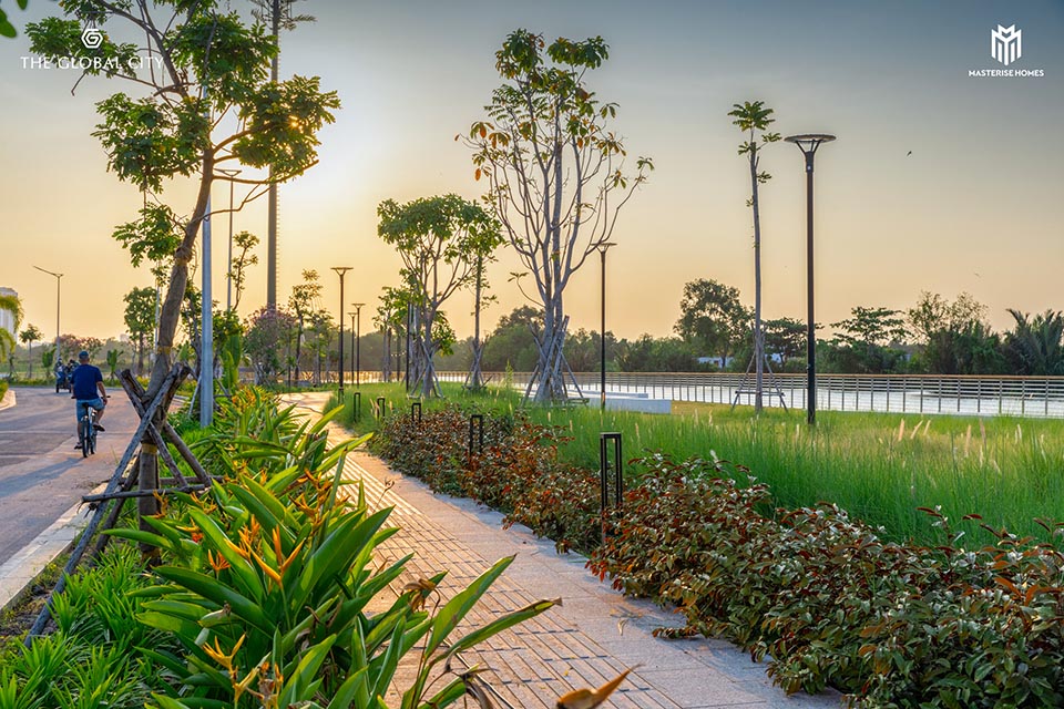Công viên bờ sông dọc theo phân khu bán đảo villa vườn SOLA: góc ngắm hoàng hôn lãng mạn giữa lòng trung tâm Quận 2.