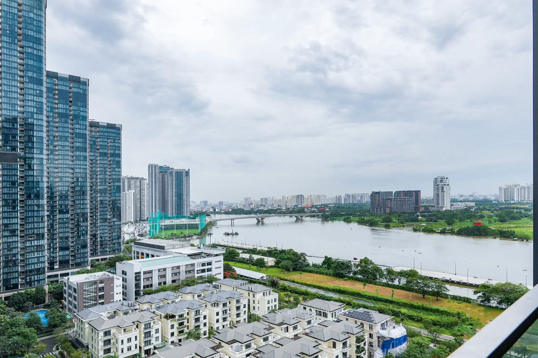 2pn-toa-sea-32.5ty-view-song6.webp 2PN view sông tại tòa Sea, lầu đẹp