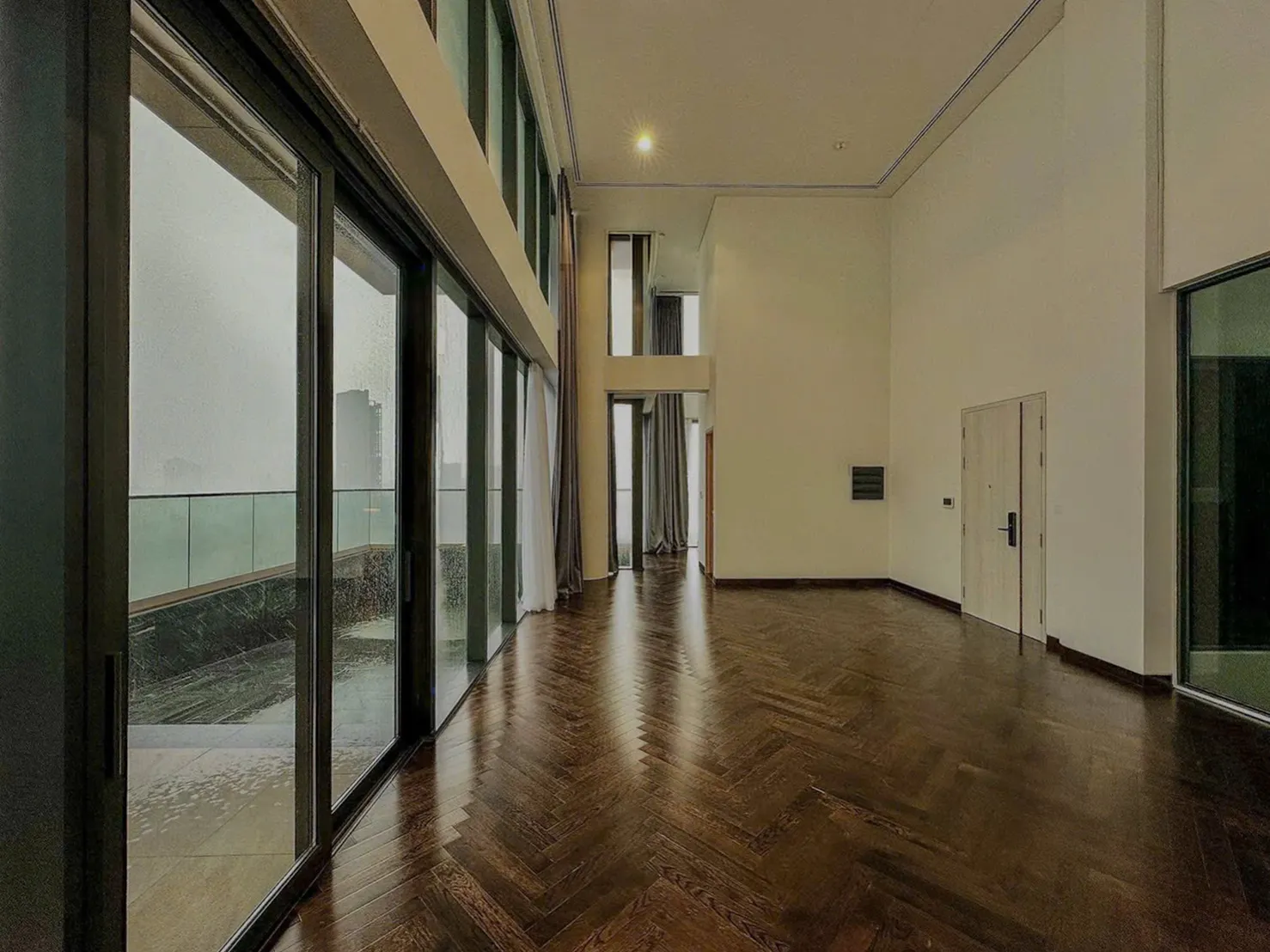 T1.16.01-penthouse-cove-residences12 Penthouse Empire 4 Beds | 3 Baths | 407.3m² | 1 sàn (không duplex) | Trần cao 7m | Private Lift | Hồ bơi riêng