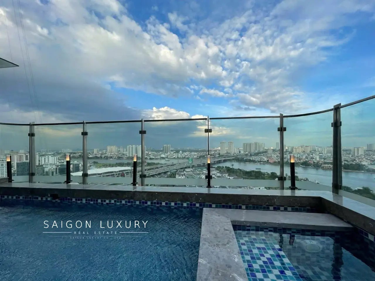 1SKYVILLA-LANDMARK-81-70TY Sky Villa Landmark 81 – 4BR, 302m² + 81m² Garden, Floor 42, Hot & Salt Water Pool – 79B All-Inclusive