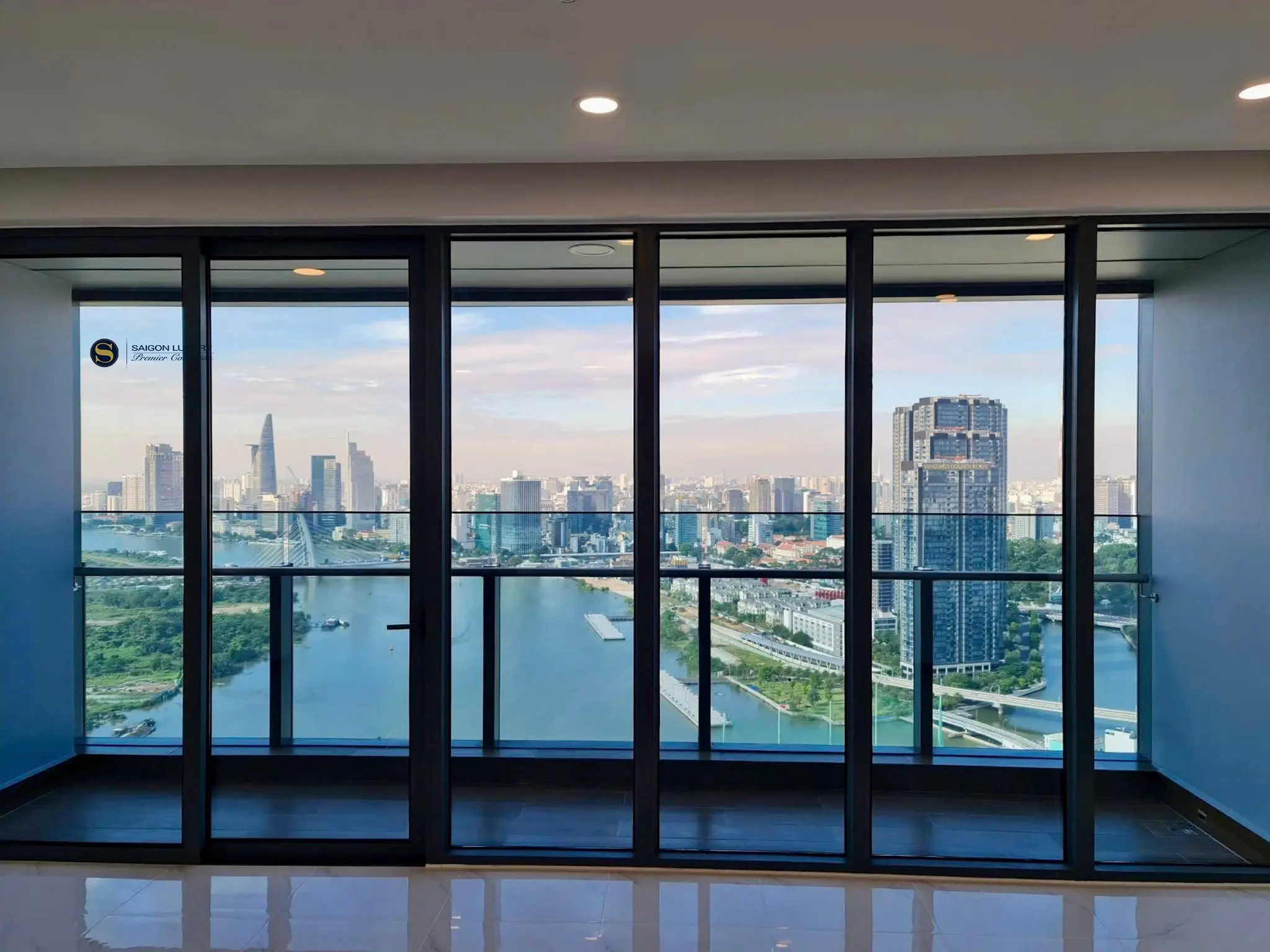 2PN-sunwah-pearl-lau-cao-view-song-q13 2PN lầu cao view trọn Quận 1 tại Sunwah Pearl