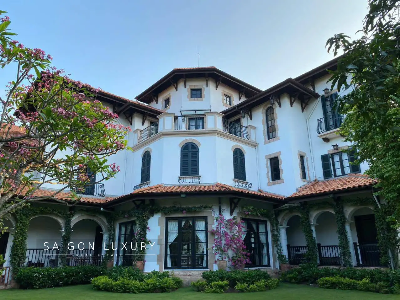 villa-thao-dien-for-rent-5beds5 Villa for Rent in Thao Dien District 2 – 400m² Garden